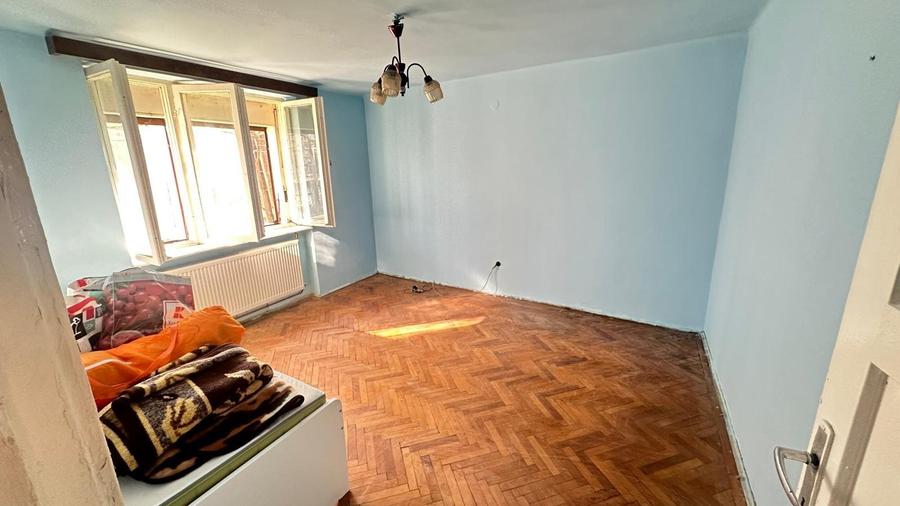 De vanzare 2 camere decomandat etaj 1 cu centrala Complex Studentesc - 2