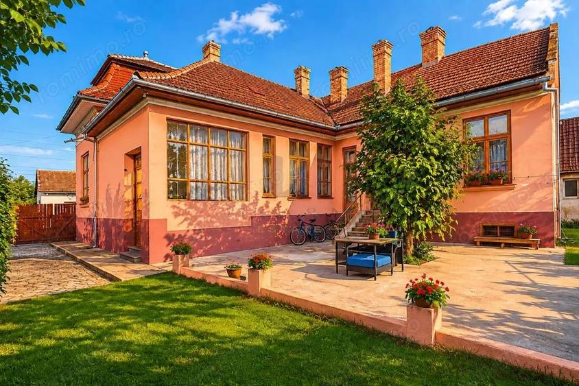 Casa solida plus gradina matura intr-o zona linistita in centrul Varias - 9