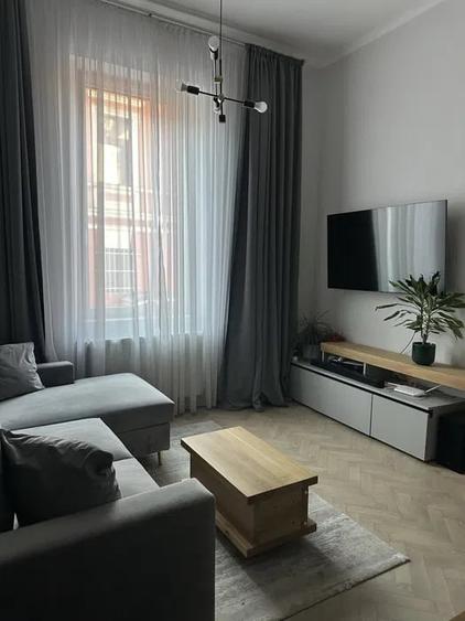 Apartament cu 2 camere si curte la casa in centrul Brasovului, 50 mp, PREMIUM - 1