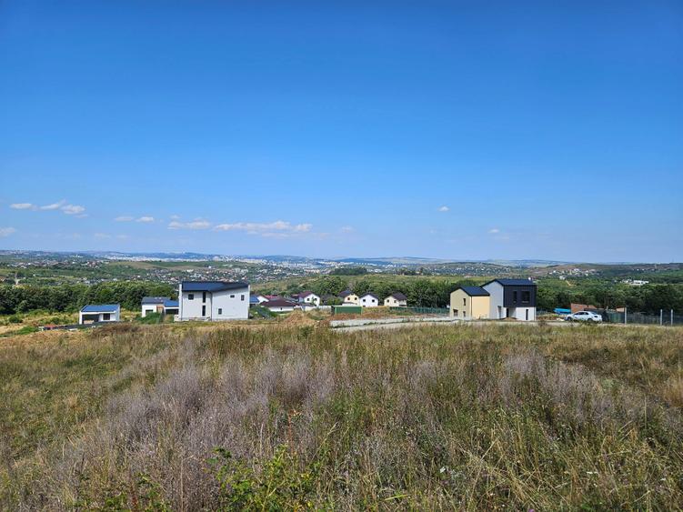 Teren in Pietraria 2.382 mp, langa padure, cu priveliste spre oras - 2