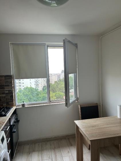 Apartament cu 3 camere semidecomandat în Doamna Ghica