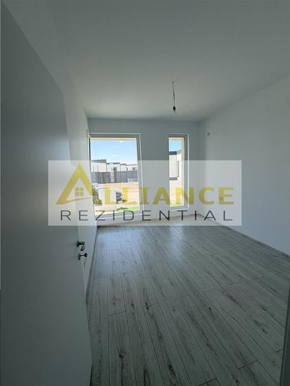 Casă individuală cu 3 camere decomandat cu Canalizare în Berceni