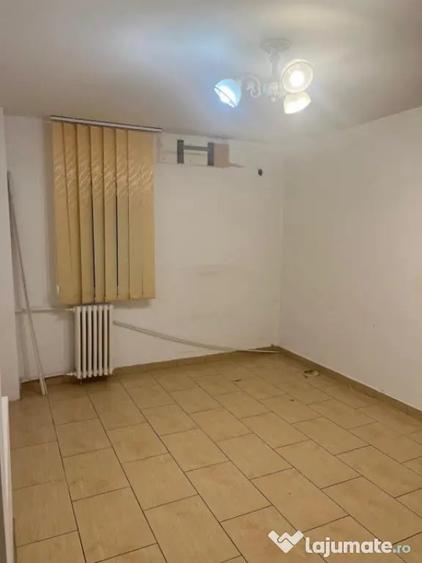 Apartament cu 2 camere semidecomandat în Craiovița Nouă