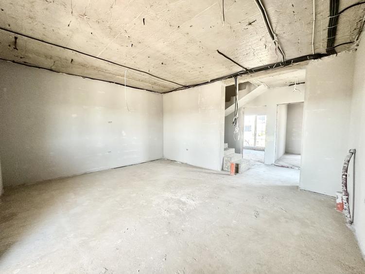 Duplex cu 4 camere cu Canalizare în Moșnița Veche