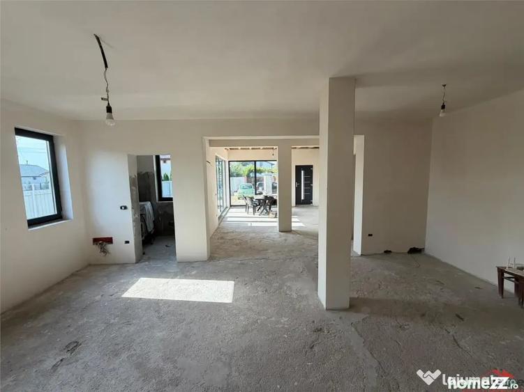 Casă cu 4 camere cu Teren 250 Mp în Vânători