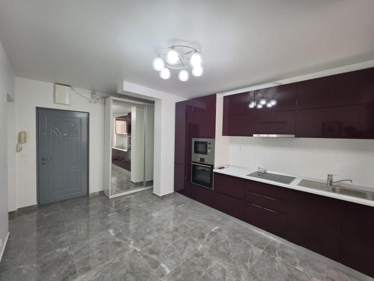 Apartament cu 3 camere decomandat, mobilat în Central