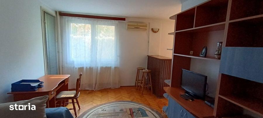 Apartament cu 2 camere decomandat în Titan