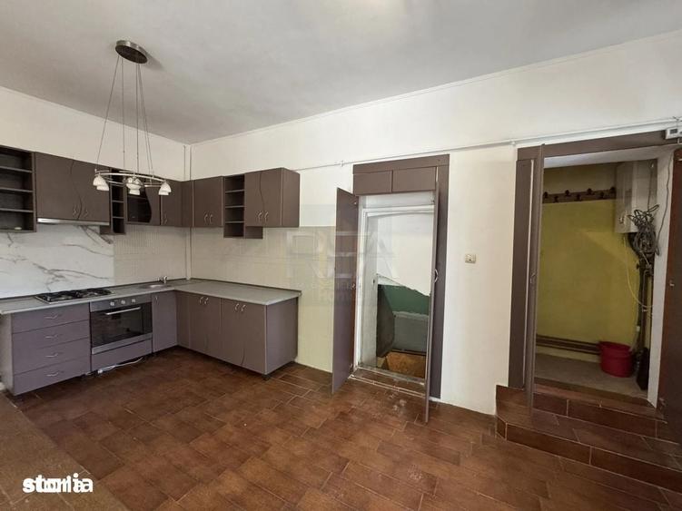 Casă cu 4 camere în Regie