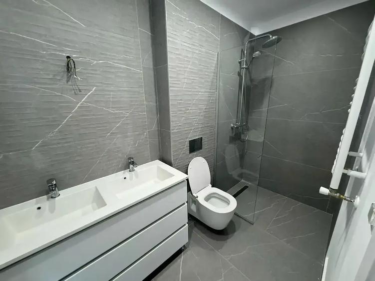 Apartament cu 3 camere decomandat în Aviației