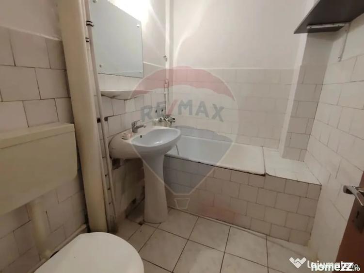 Apartament cu 3 camere decomandat în Sud