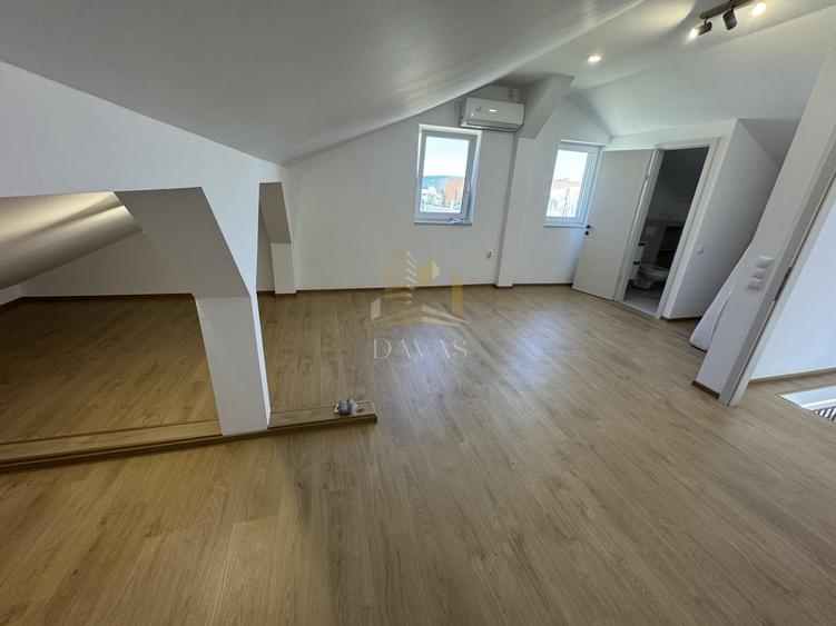 Duplex cu 4 camere cu Canalizare în Iris