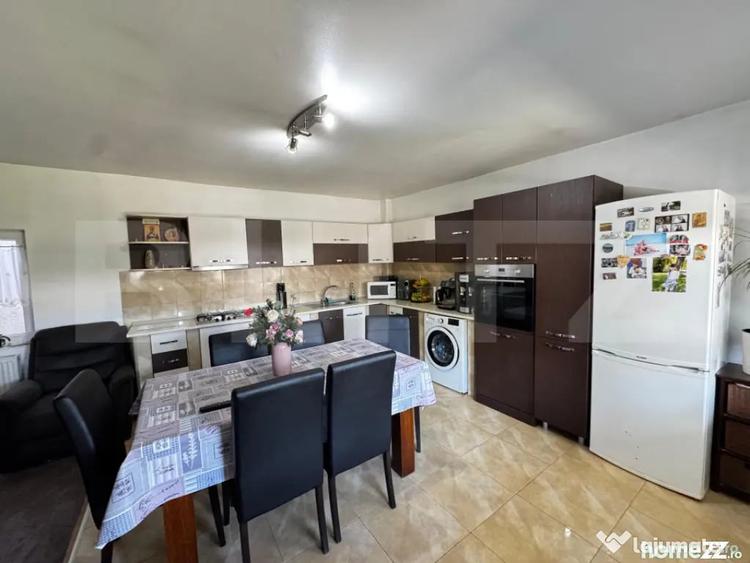 Casă cu 7 camere cu Teren 585 Mp în Teiu