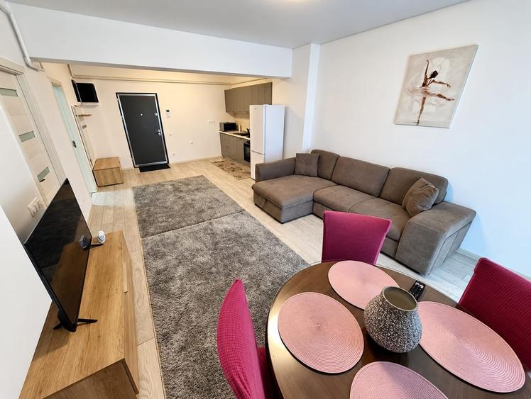 Apartament cu 2 camere decomandat în Faleză