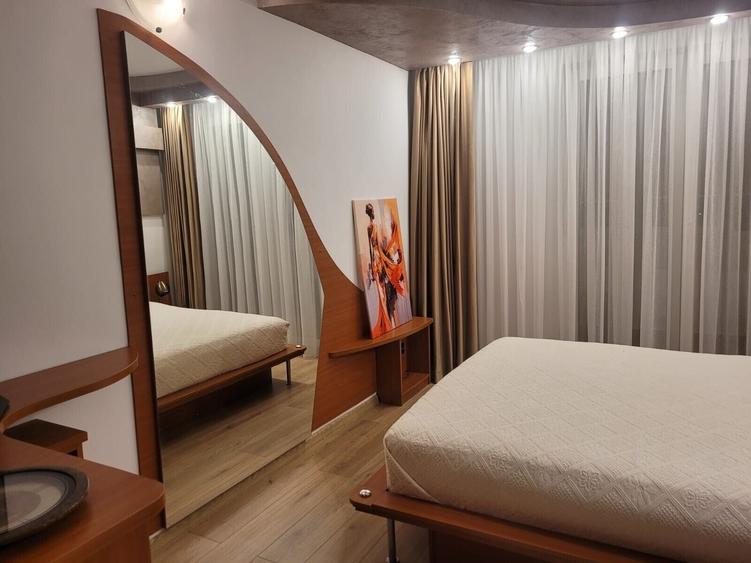 Apartament cu 3 camere semidecomandat în Pajura