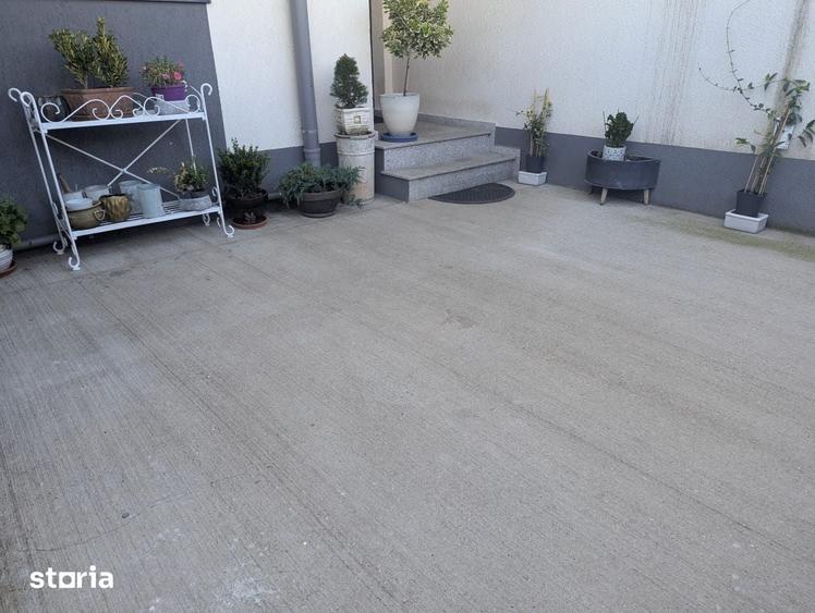 Casă cu 5 camere cu Teren 89 Mp în Străulești