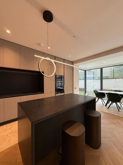 Apartament cu 4 camere în Iancu Nicolae