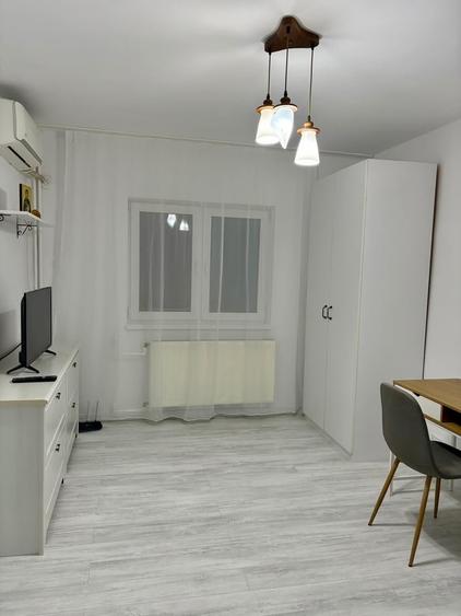 Garsonieră decomandată în Tei