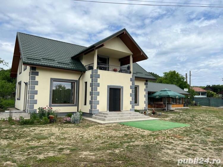 Casă cu 5 camere cu Teren 1500 Mp în Pârscov