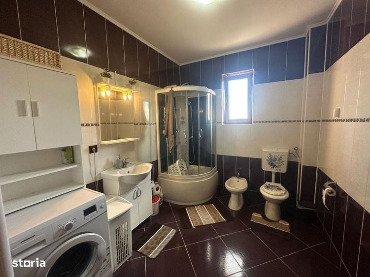 Casă cu 4 camere în Central