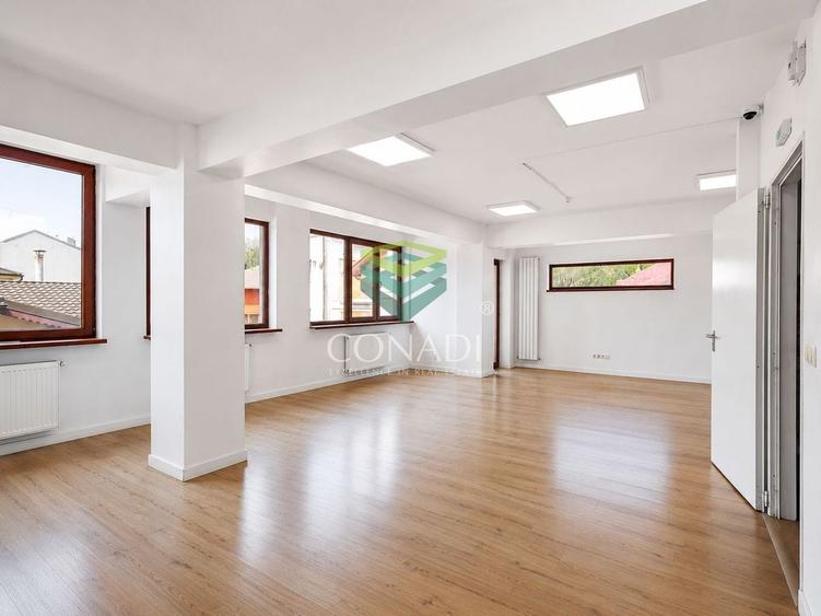 Casă individuală cu 8 camere cu Canalizare în Baicului