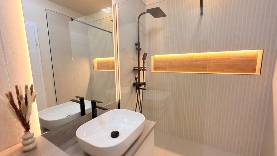 Apartament cu 3 camere semidecomandat în Florești