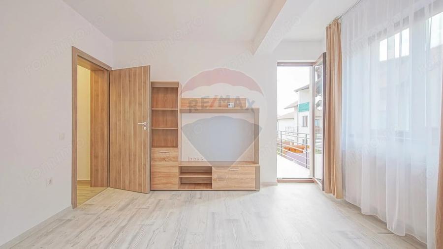 Apartament cu 3 camere decomandat în Sud