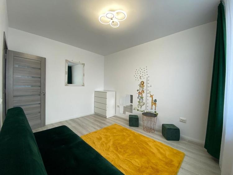 Apartament cu 3 camere semidecomandat, mobilat în Florești