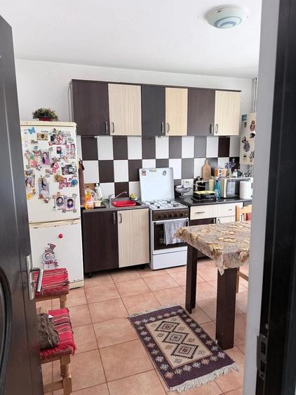 vila p+1 Budeasa principala, 80mp pe nivel 4 camere,dependinte, teren 2300mp 1320000euro - 2