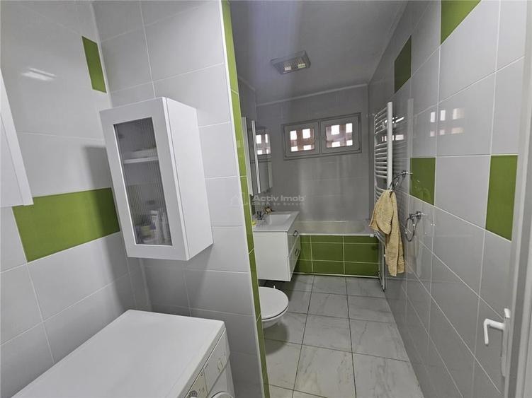 Apartament cu 3 camere decomandat în Micro II