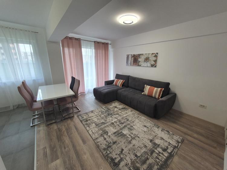 Apartament cu 2 camere semidecomandat în Tractorul