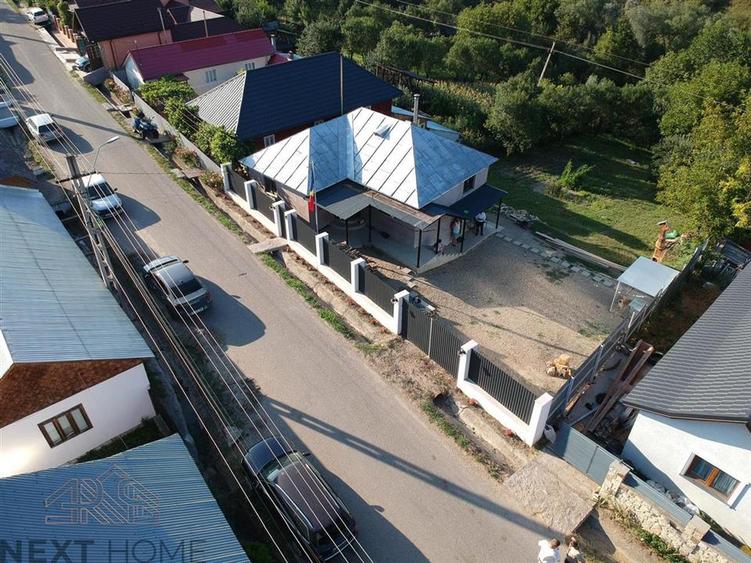 Casă cu 4 camere cu Teren 2400 Mp în Păulești