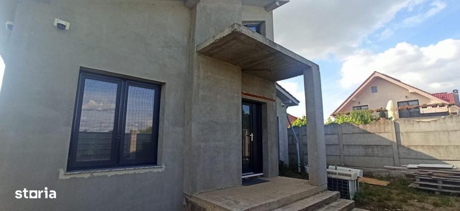 Casă cu 3 camere cu Teren 1100 Mp în Mândruloc