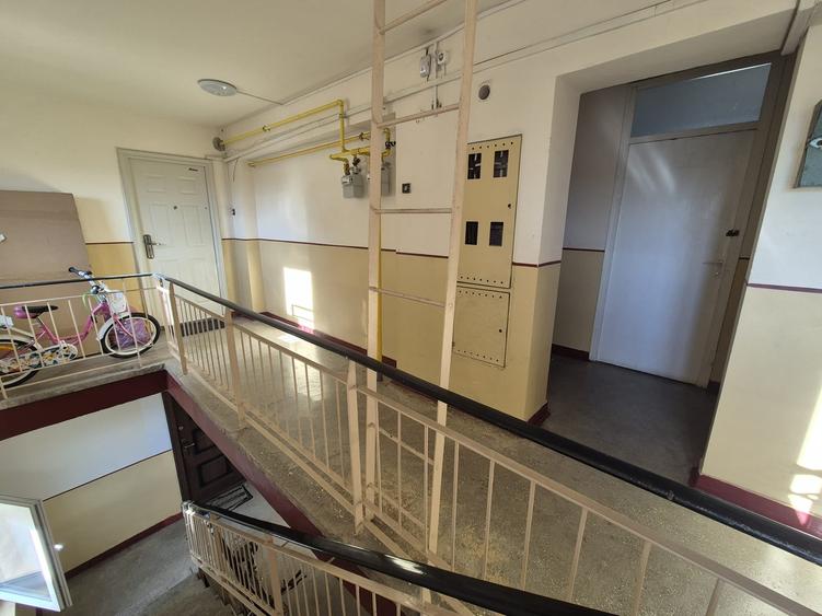 Apartament cu 2 camere decomandat în Confecții