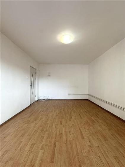 Apartament cu 4 camere decomandat în Km 4-5