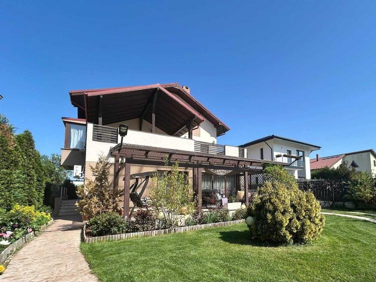 Casă cu 4 camere cu Teren 900 Mp în Central