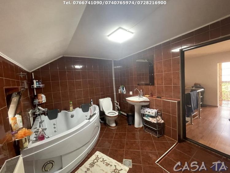 Casă individuală cu 6 camere cu Garaj în Drăguțești
