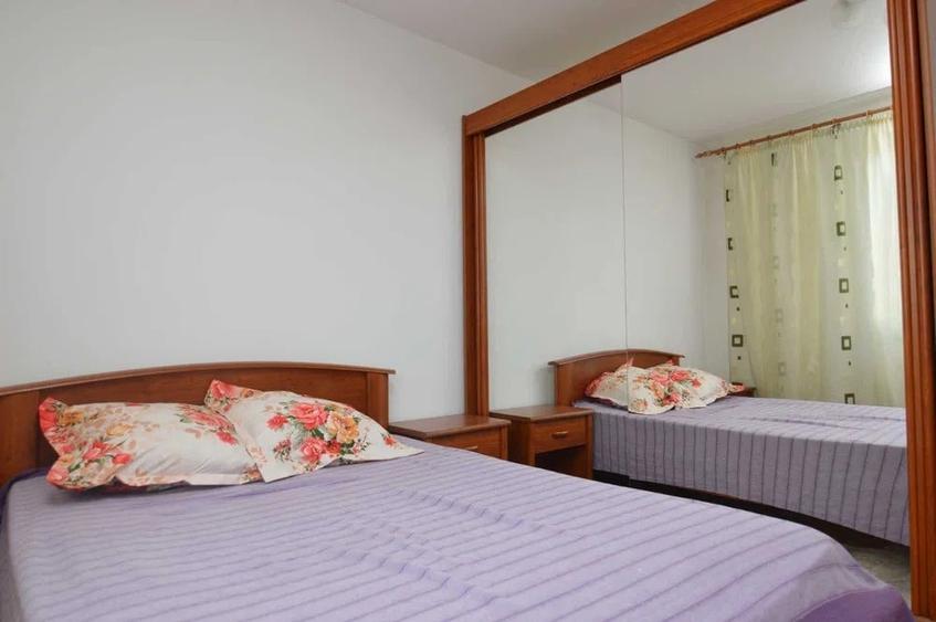 Apartament cu 3 camere decomandat, mobilat în Tineretului