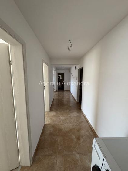 Vand apartament cu 3 camere decomandat