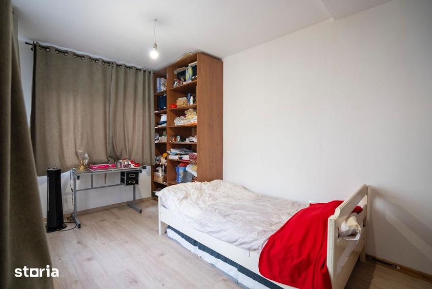 Casă cu 5 camere cu Teren 181 Mp în Rogerius
