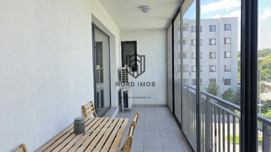Apartament cu 4 camere semidecomandat, mobilat în Băneasa