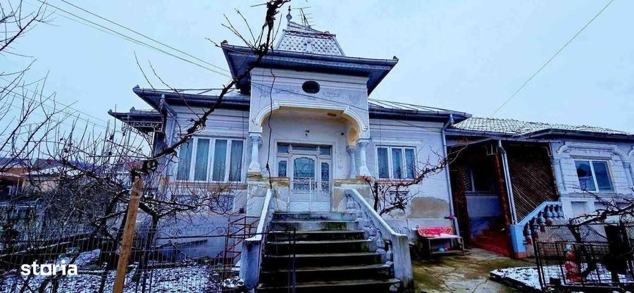 Casă cu 4 camere cu Teren 551 Mp în Orlești