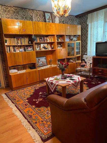 Apartament cu 3 camere decomandat în Drumul Taberei