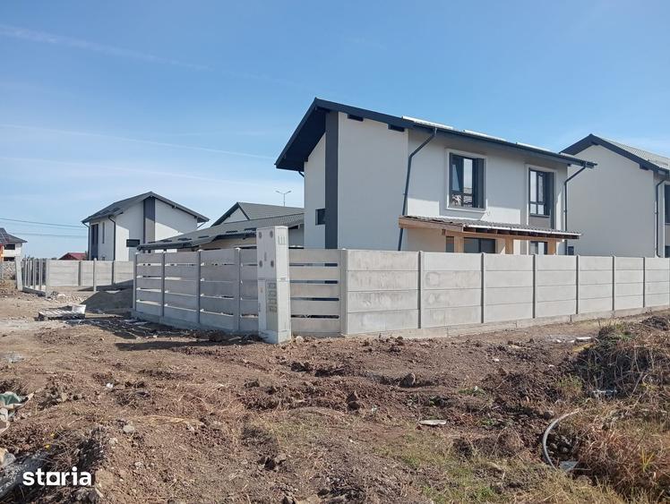 Casă cu 4 camere cu Teren 290 Mp în Comișani
