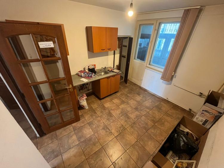 Apartament cu 4 camere decomandat în Central