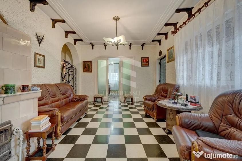 Spațiu comercial, de 950 mp, în Romană