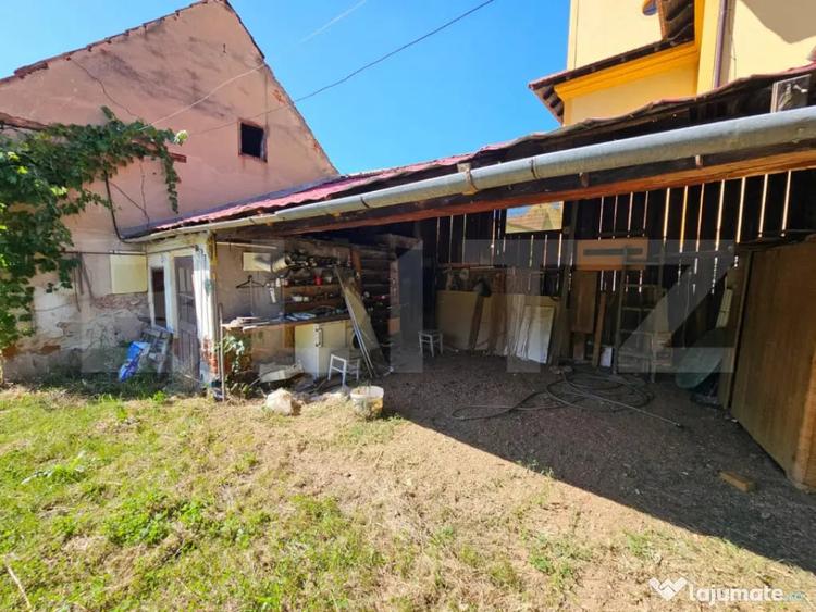 Casă cu 5 camere cu Teren 1249 Mp în Laz (Săsciori)