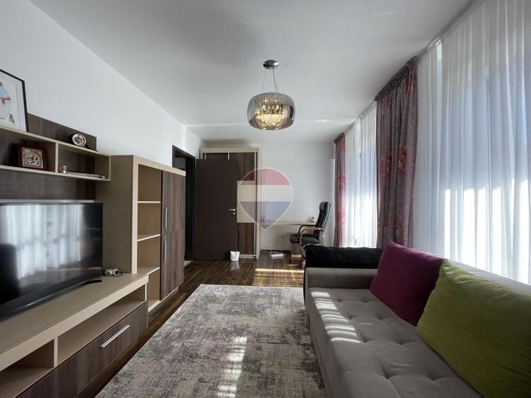 Apartament cu 2 camere decomandat, mobilat în Central