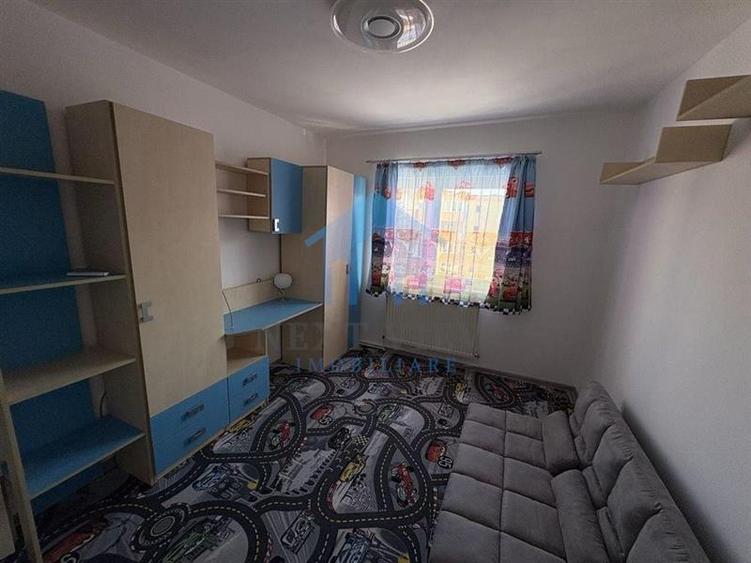Apartament cu 4 camere decomandat în Plopilor