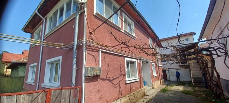 Casă cu 6 camere cu Teren 400 Mp în Noua