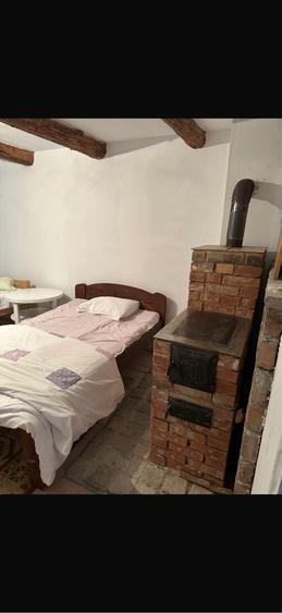 Casă cu 3 camere în Poiana Mărului